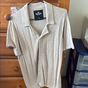 Hollister Men's Gray Shirt